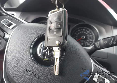 2017 Volkswagen Golf Tsi S 4-Door/Tsi Wolfsburg Edition 4-Door z USA, uszkodzony, nr VIN 3VW117AU7HM075019